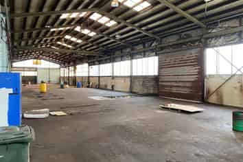 Workshop/Warehouse with Gantry