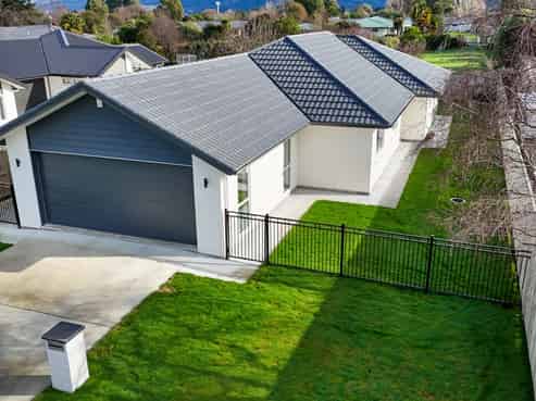 2 Van Baarle Close, Carterton