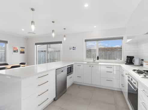 2 Van Baarle Close, Carterton