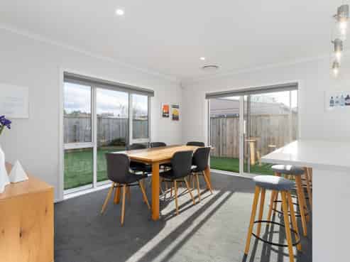 2 Van Baarle Close, Carterton