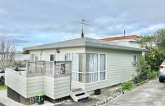 1221a Whangaparaoa Road, Army Bay