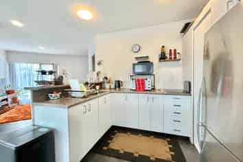1221a Whangaparaoa Road, Army Bay