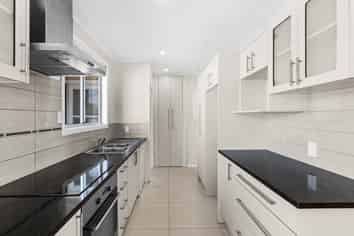 1215A Norfolk Crescent, Mayfair