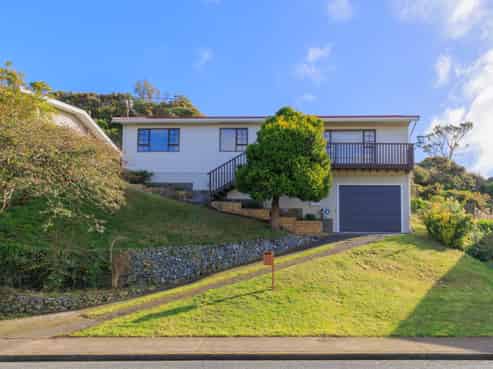 15 Somes Crescent, Newlands