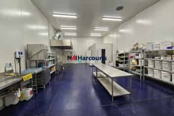 UNMISSABLE FRONTAGE - INDUSTRIAL WITH IMPACT