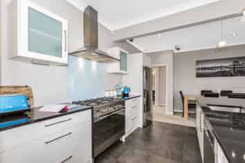 11 Hathaway Avenue, Boulcott