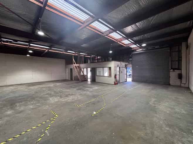 Quality warehouse on Port Road!