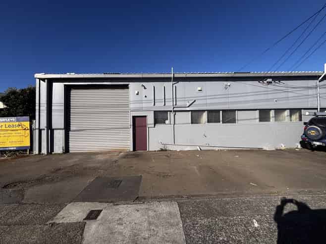 Quality warehouse on Port Road!