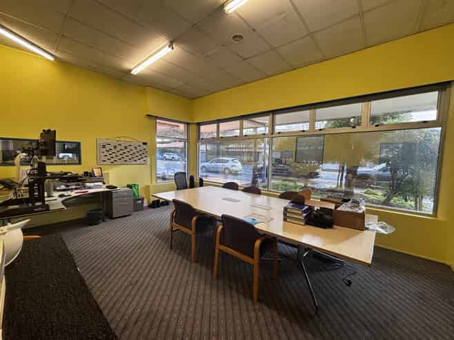 Warehouse with showroom on Udy Street!