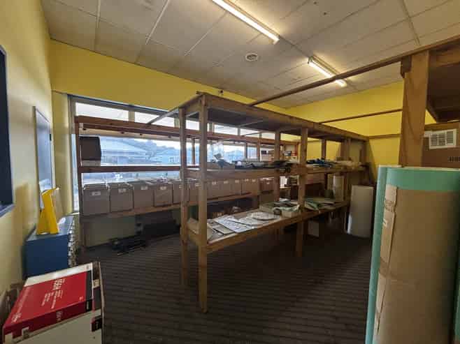 Warehouse with showroom on Udy Street!