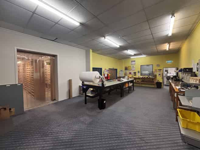 Warehouse with showroom on Udy Street!