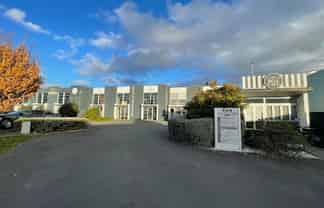 Office - Showroom - Storage - 120m2