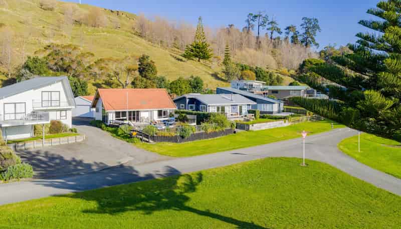 3432 Pourerere Beach Road, Pourerere