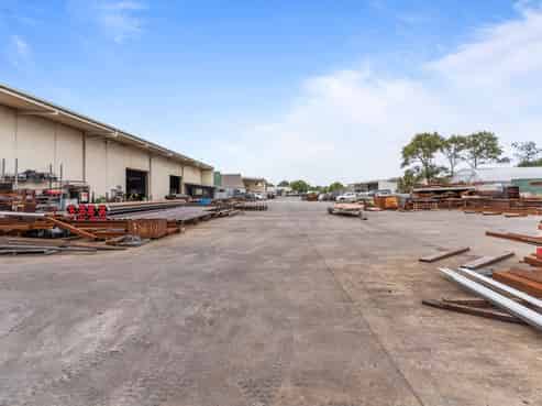Split Risk Industrial Investment on 1.3ha 