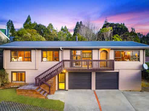 98 Daffodil Street, Titirangi