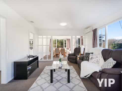 12 Fyvie Avenue, Tawa