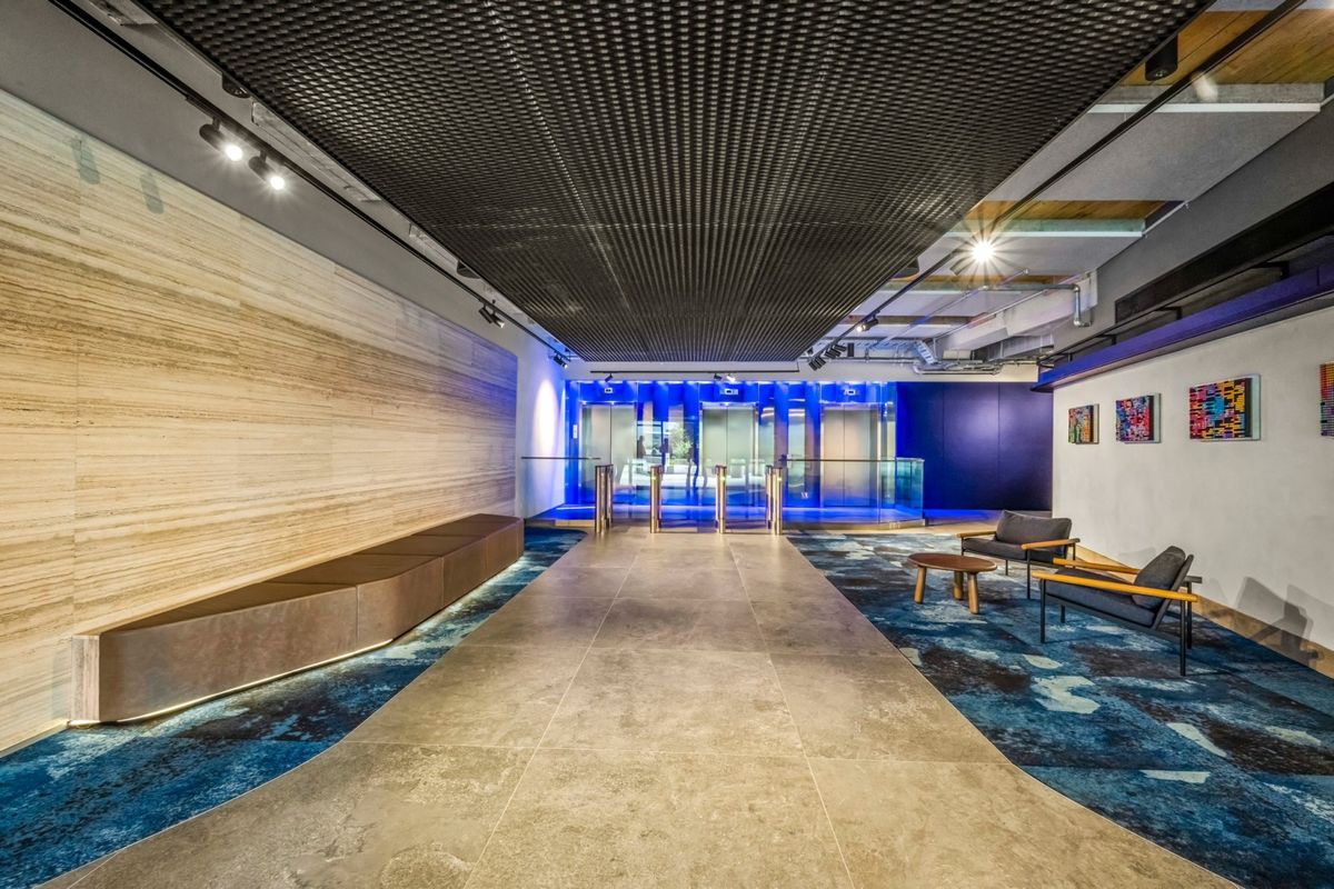 Ground floor office space in waterfront location - Mehr