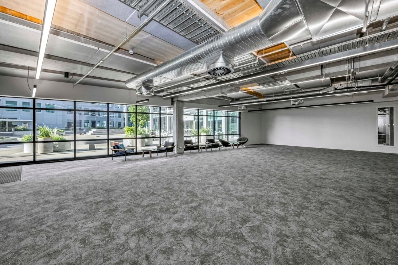 Ground floor office space in waterfront location – pohled 2