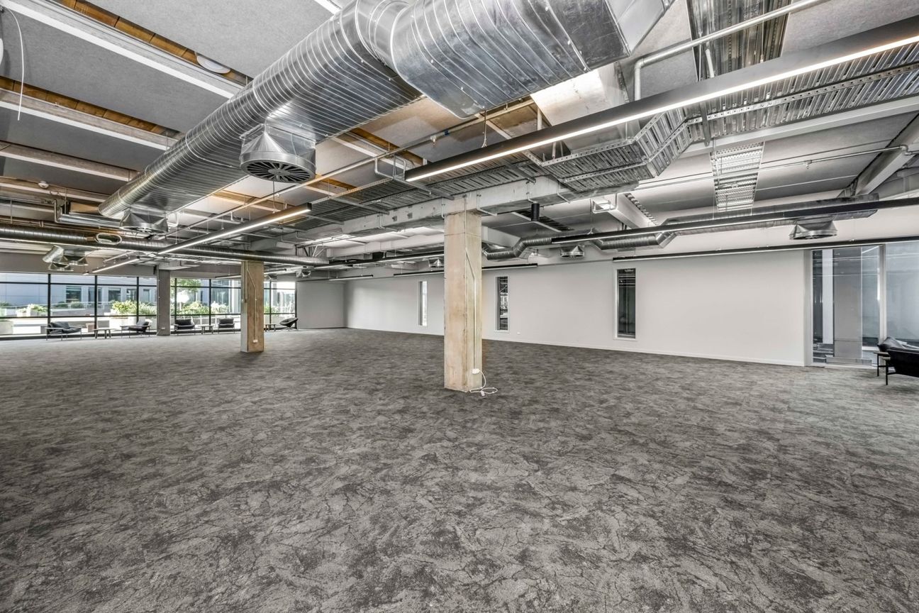 Ground floor office space in waterfront location – pohled 3