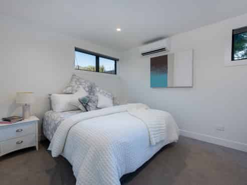 1/8 Clifton Road, Waiake