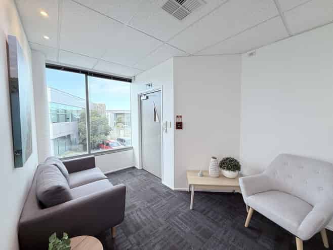 Super 168sqm Albany office, seven car parks