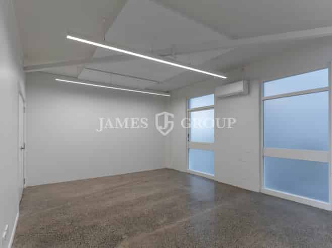 PROMINENT PARNELL LEVEL 1 OFFICE