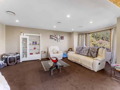 2/55 Whaka Terrace, Huntsbury