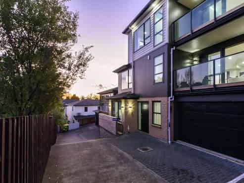 121C New Windsor Road, New Windsor
