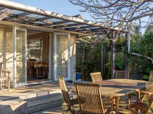 2/115 Rocking Horse Road, Southshore