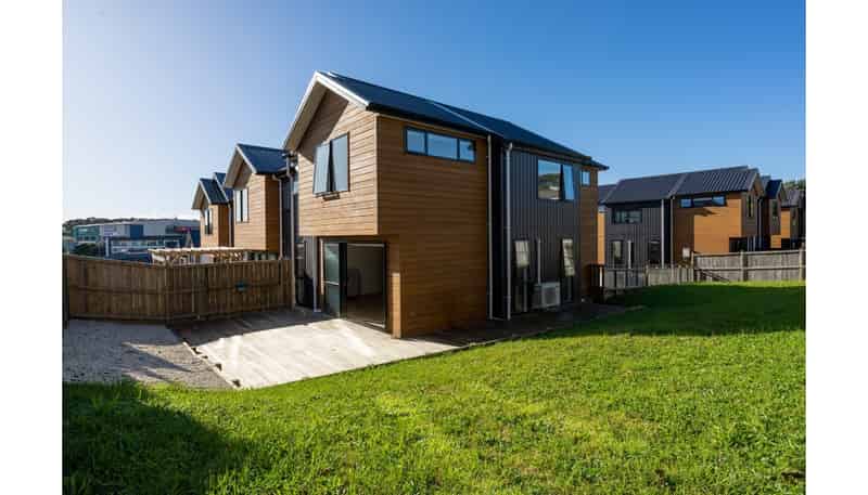 34 Seafarer Cres, Stanmore Bay