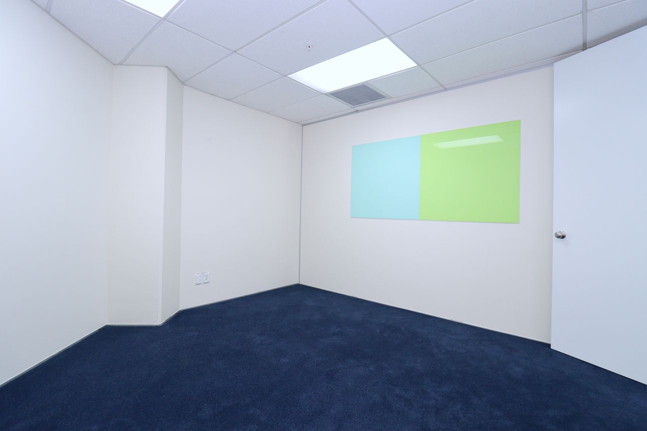 Multiple offices space available on Broadway - Vista 5