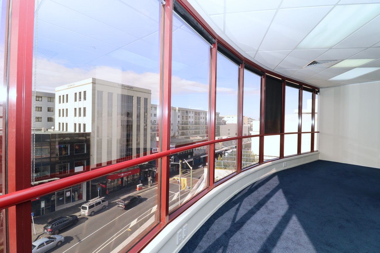 Multiple offices space available on Broadway - Vista 3