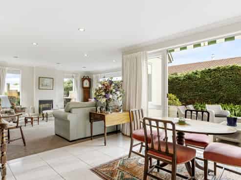 12a Gradwell Place, Two Mile Bay