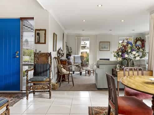 12a Gradwell Place, Two Mile Bay