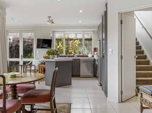 12a Gradwell Place, Two Mile Bay
