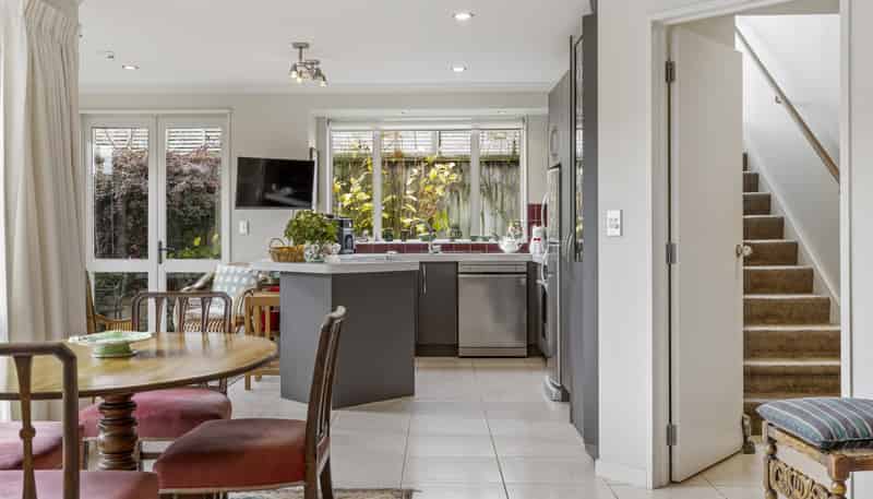 12a Gradwell Place, Two Mile Bay