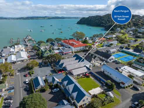 RUSSELL’S NAUTI PENGUIN BAR & RESTAURANT
