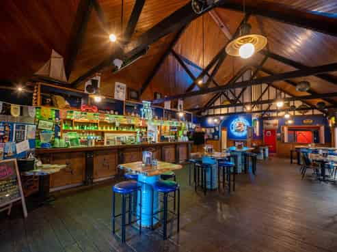 RUSSELL’S NAUTI PENGUIN BAR & RESTAURANT
