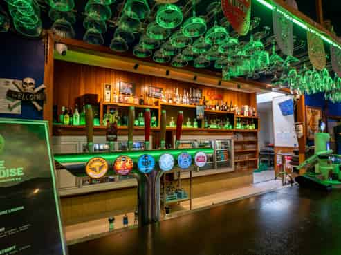 RUSSELL’S NAUTI PENGUIN BAR & RESTAURANT
