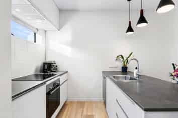 13/6 Oswald Crescent, Paparangi