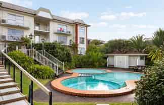 12/10 Hunter Street, Hamilton Lake