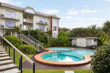 12/10 Hunter Street, Hamilton Lake