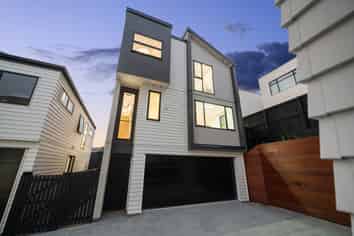 2/1 Montana Avenue, Murrays Bay