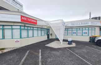 Central New Lynn Immaculate Professional Office with Parking