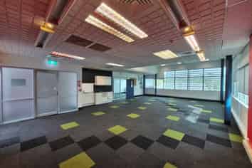 PRIME RETAIL / OFFICE / HOSPITALITY SPACE
