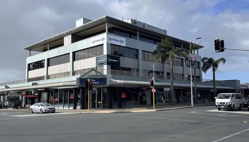 Shop 2 and/1-7 The Strand, Takapuna