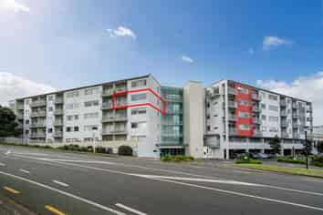 A402/130 Anzac Street, Takapuna