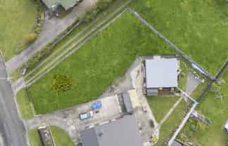 32 Flower Street, Bulls