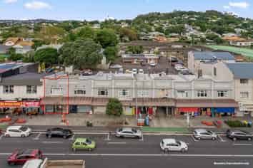 MOUNT ALBERT LIVE/WORK AVAILABLE
