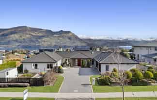 15 Valley Crescent, Wanaka